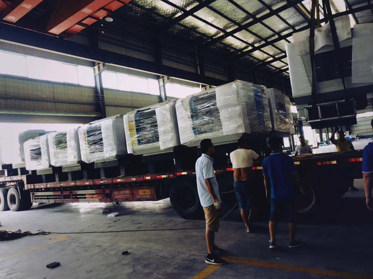 2018深雕數(shù)控迎來第二批玻璃精雕機，雙頭精雕機緊張出貨，得到客戶的高度認可。